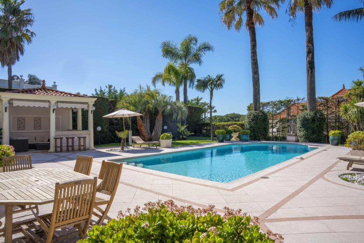 Cap d'Antibes, magnifique demeure de style Belle Epoque à vendre