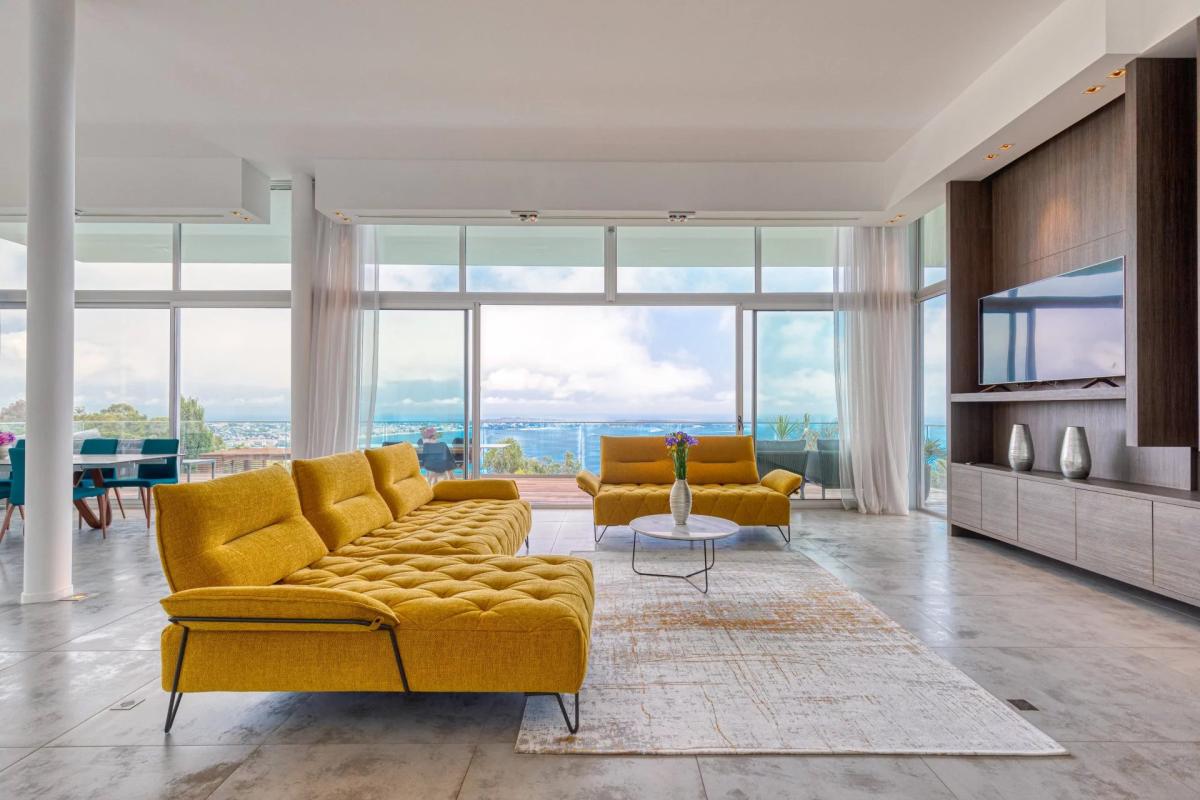 CANNES SUPER CANNES  VILLA CONTENPORAINE A VENDRE VUE MER PANORA