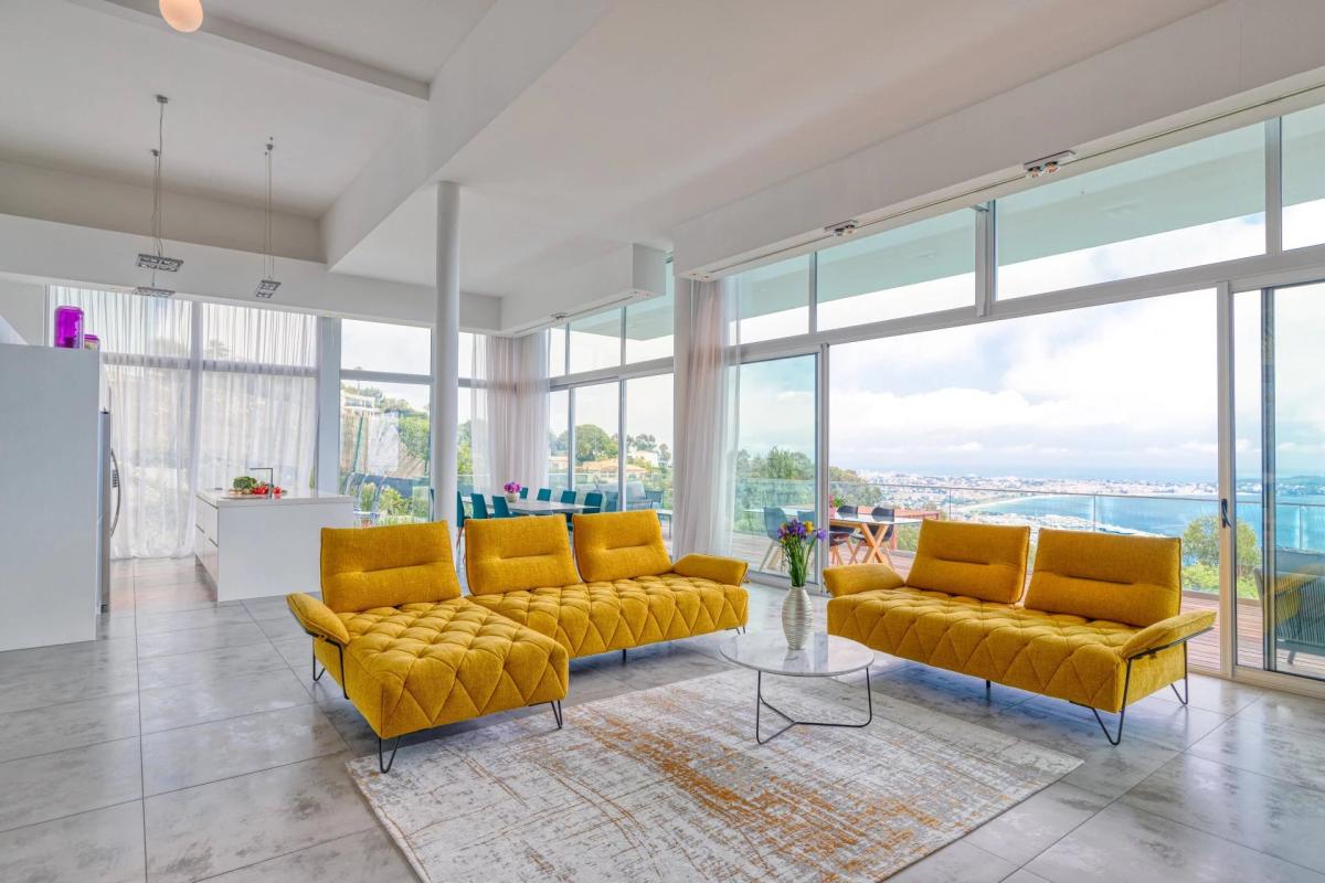 CANNES SUPER CANNES  VILLA CONTENPORAINE A VENDRE VUE MER PANORA