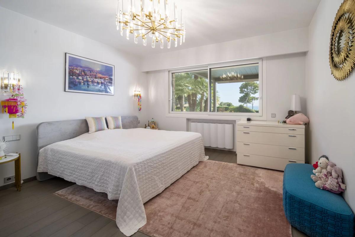 Antibes, Villa Contemporaine avec vue mer panoramique à vendre