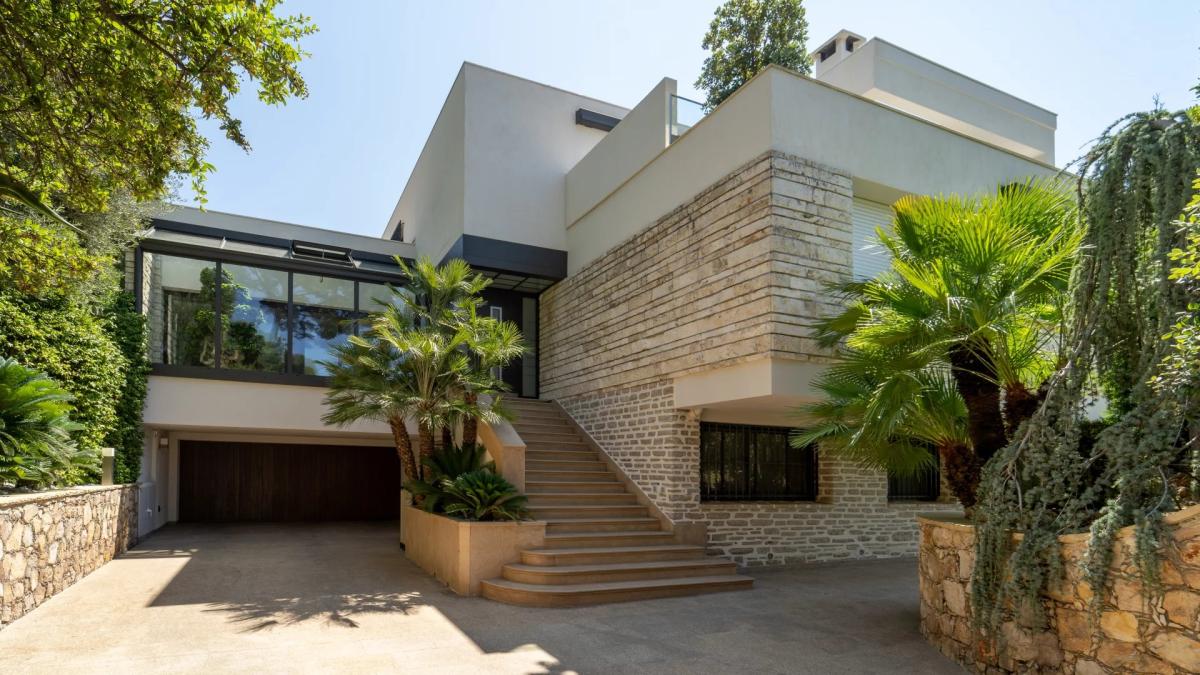 Antibes, Villa Contemporaine avec vue mer panoramique à vendre