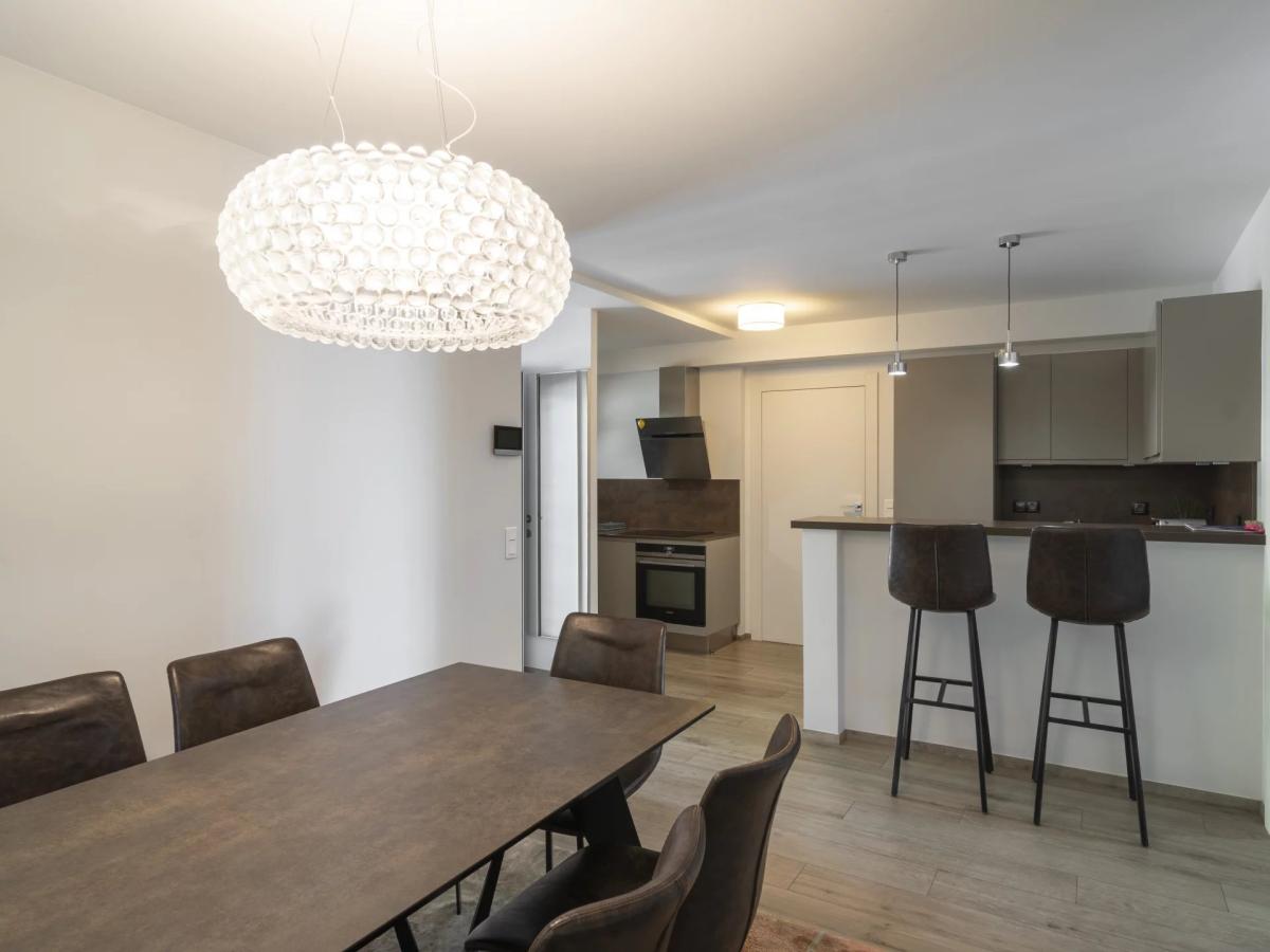 Antibes, Villa Contemporaine avec vue mer panoramique à vendre