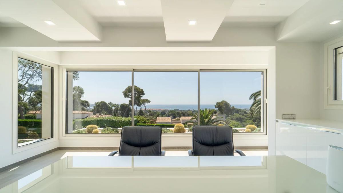 Antibes, Villa Contemporaine avec vue mer panoramique à vendre