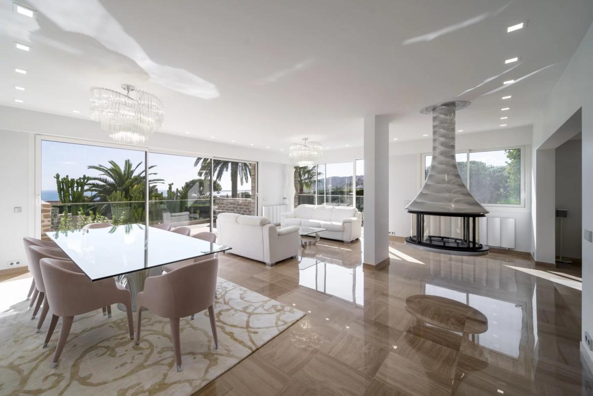 Antibes, Villa Contemporaine avec vue mer panoramique à vendre