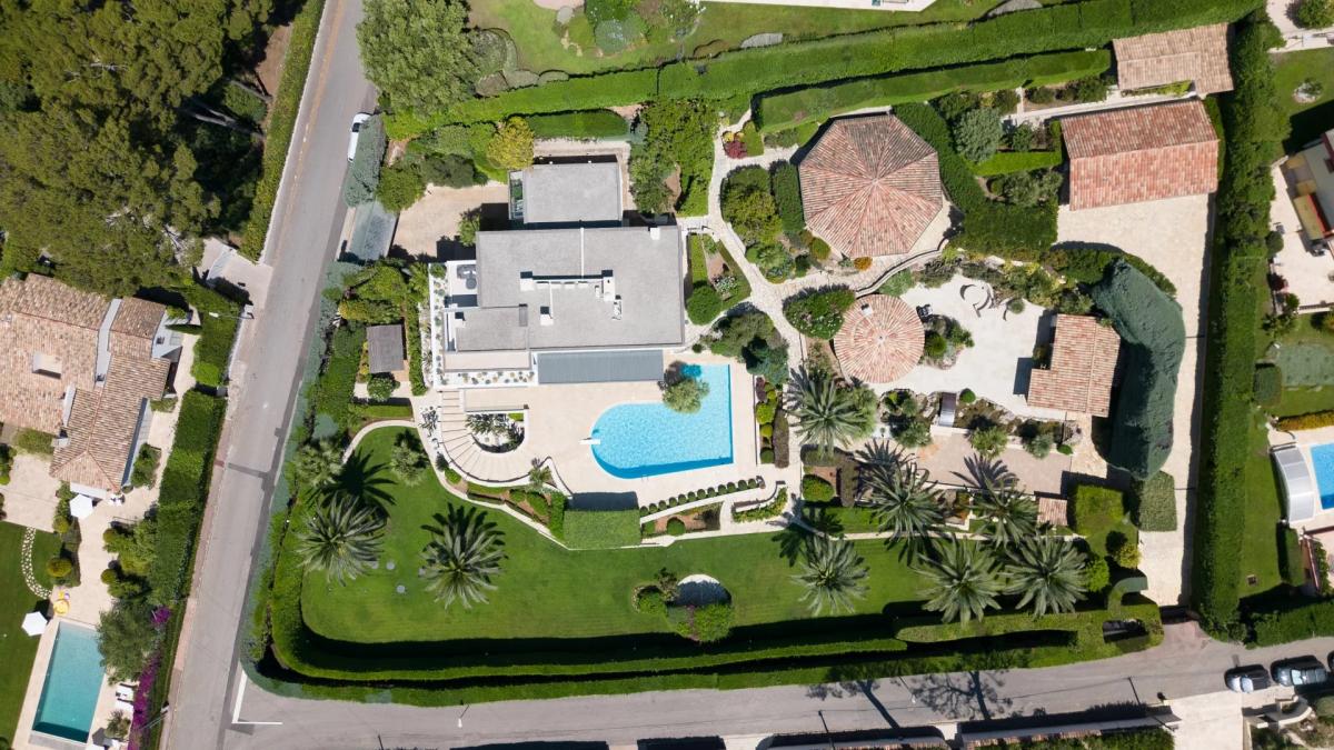 Antibes, Villa Contemporaine avec vue mer panoramique à vendre