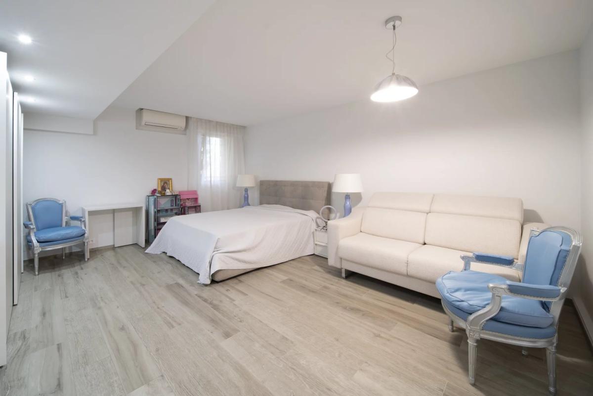 Antibes, Villa Contemporaine avec vue mer panoramique à vendre