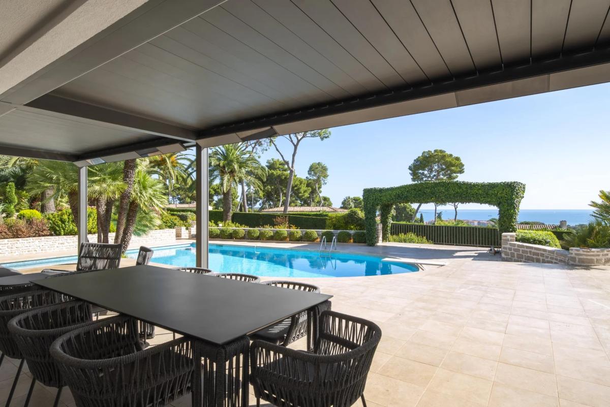 Antibes, Villa Contemporaine avec vue mer panoramique à vendre