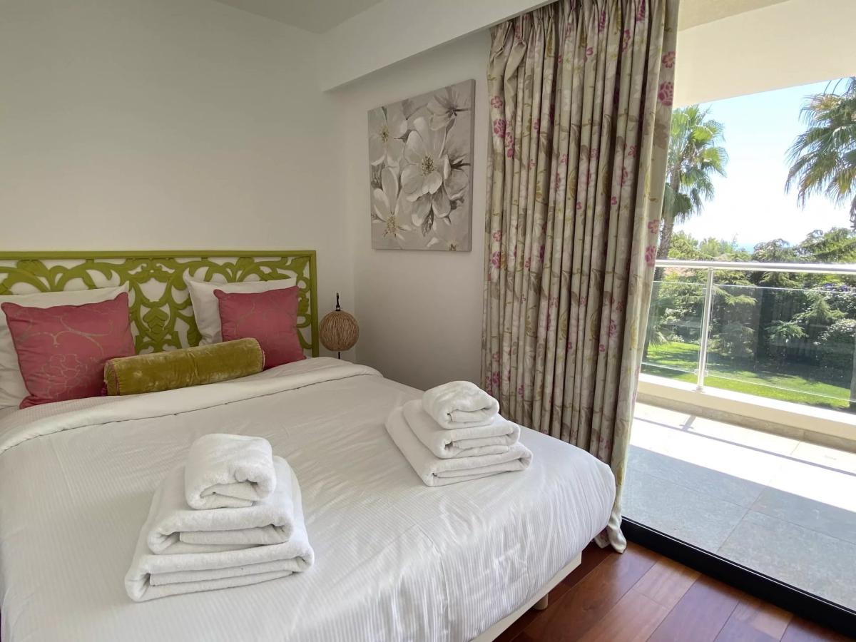 SUPER CANNES VILLA CONTEMPORAINE VUE MER A VENDRE