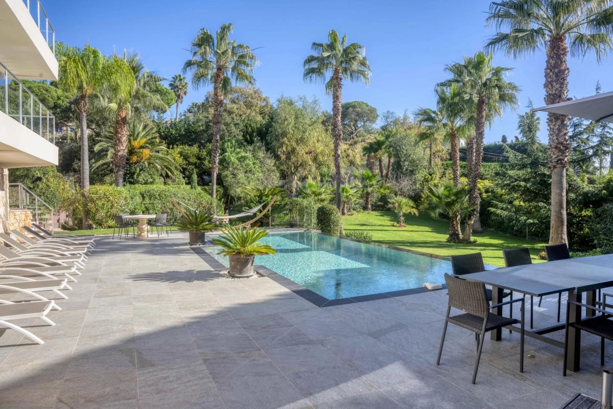 SUPER CANNES VILLA CONTEMPORAINE VUE MER CONTEMPORAINE A VENDRE