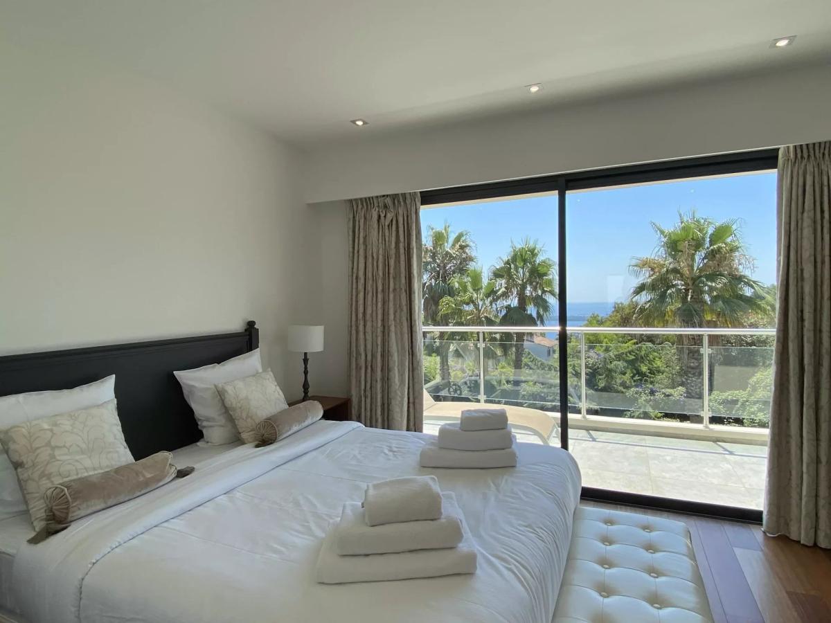 SUPER CANNES VILLA CONTEMPORAINE VUE MER A VENDRE