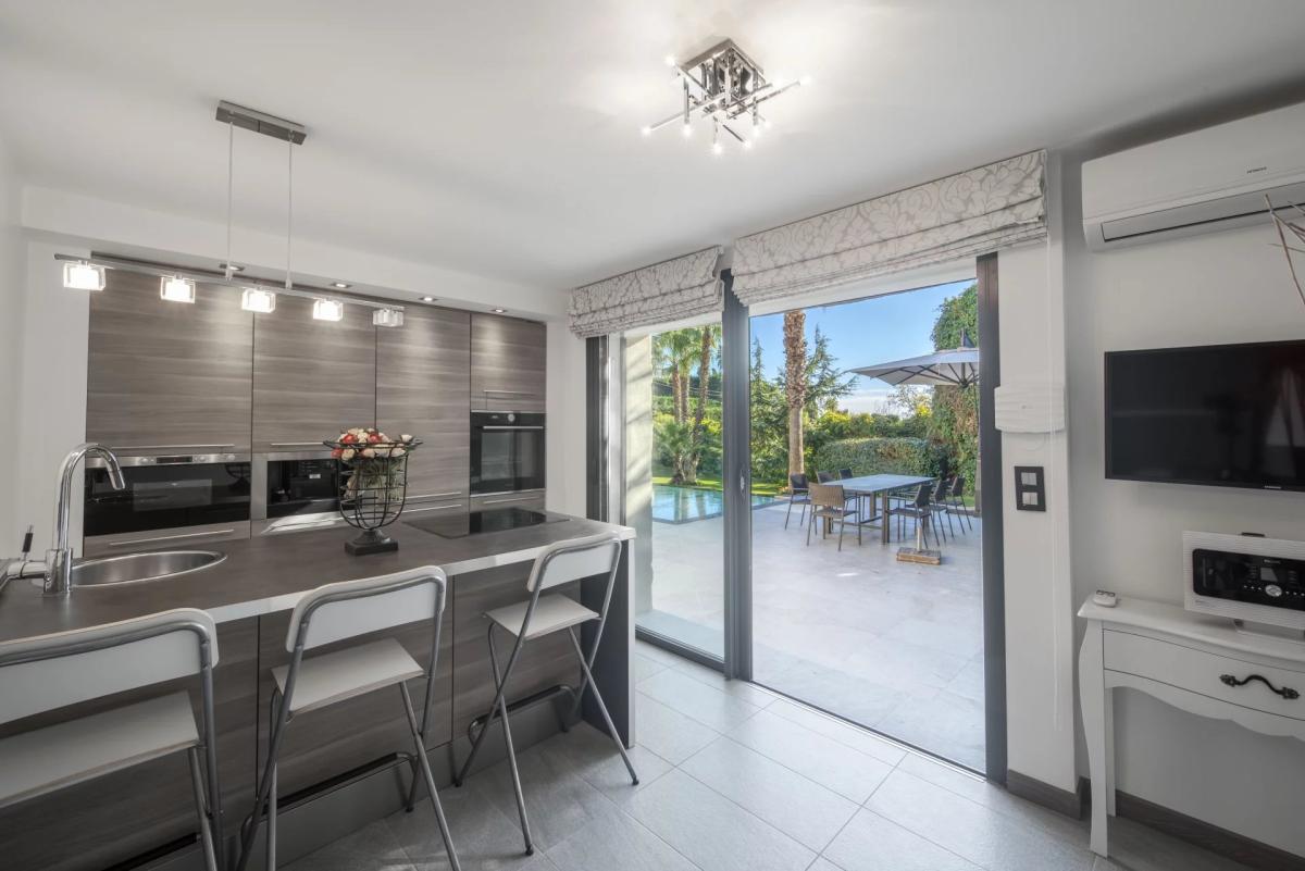SUPER CANNES VILLA CONTEMPORAINE VUE MER CONTEMPORAINE A VENDRE