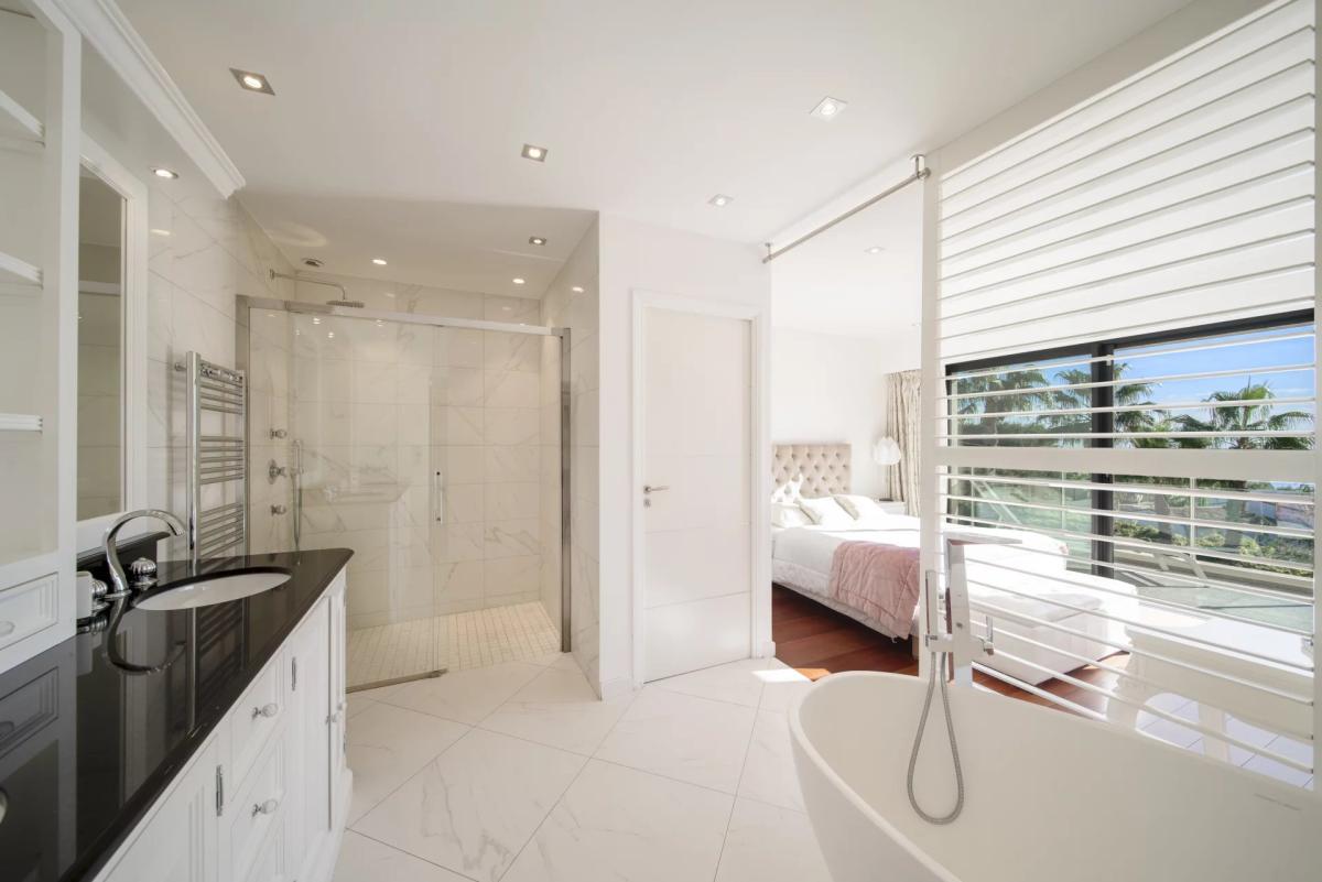 SUPER CANNES VILLA CONTEMPORAINE VUE MER CONTEMPORAINE A VENDRE