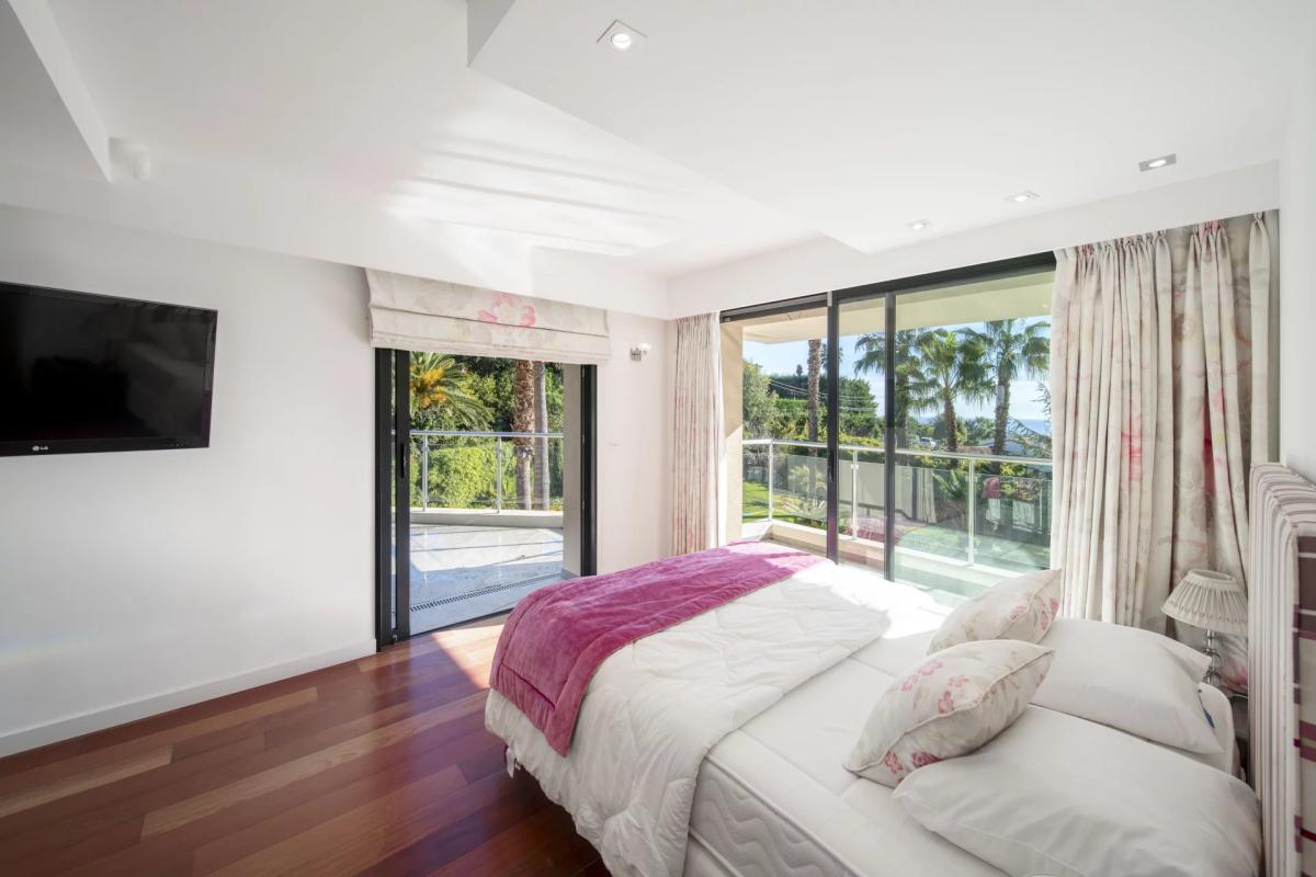 SUPER CANNES VILLA CONTEMPORAINE VUE MER CONTEMPORAINE A VENDRE