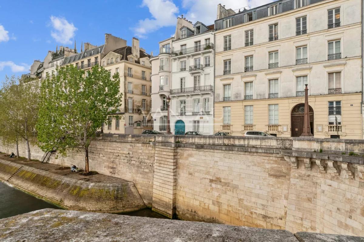 Paris IV- Ile Saint-Louis- Charmant appartement de 64m² avec vue