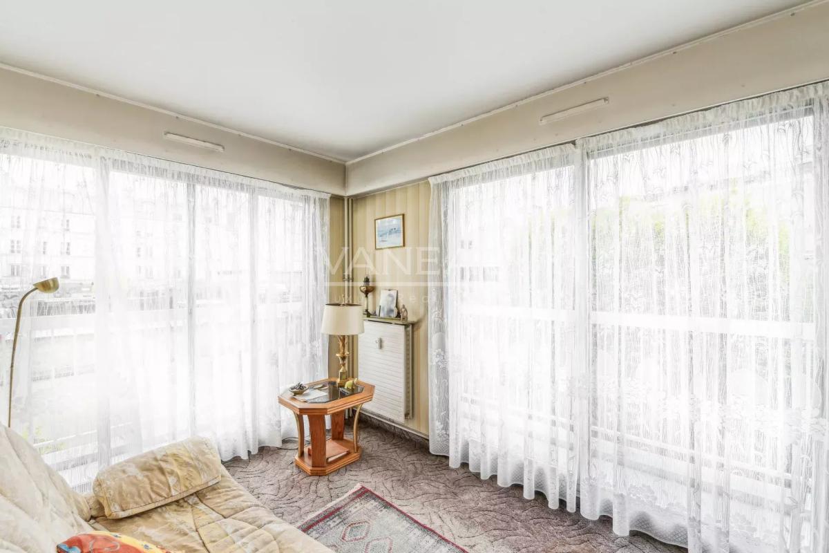 Paris XVIIIème - Beau trois pièces avec balcon et box -
