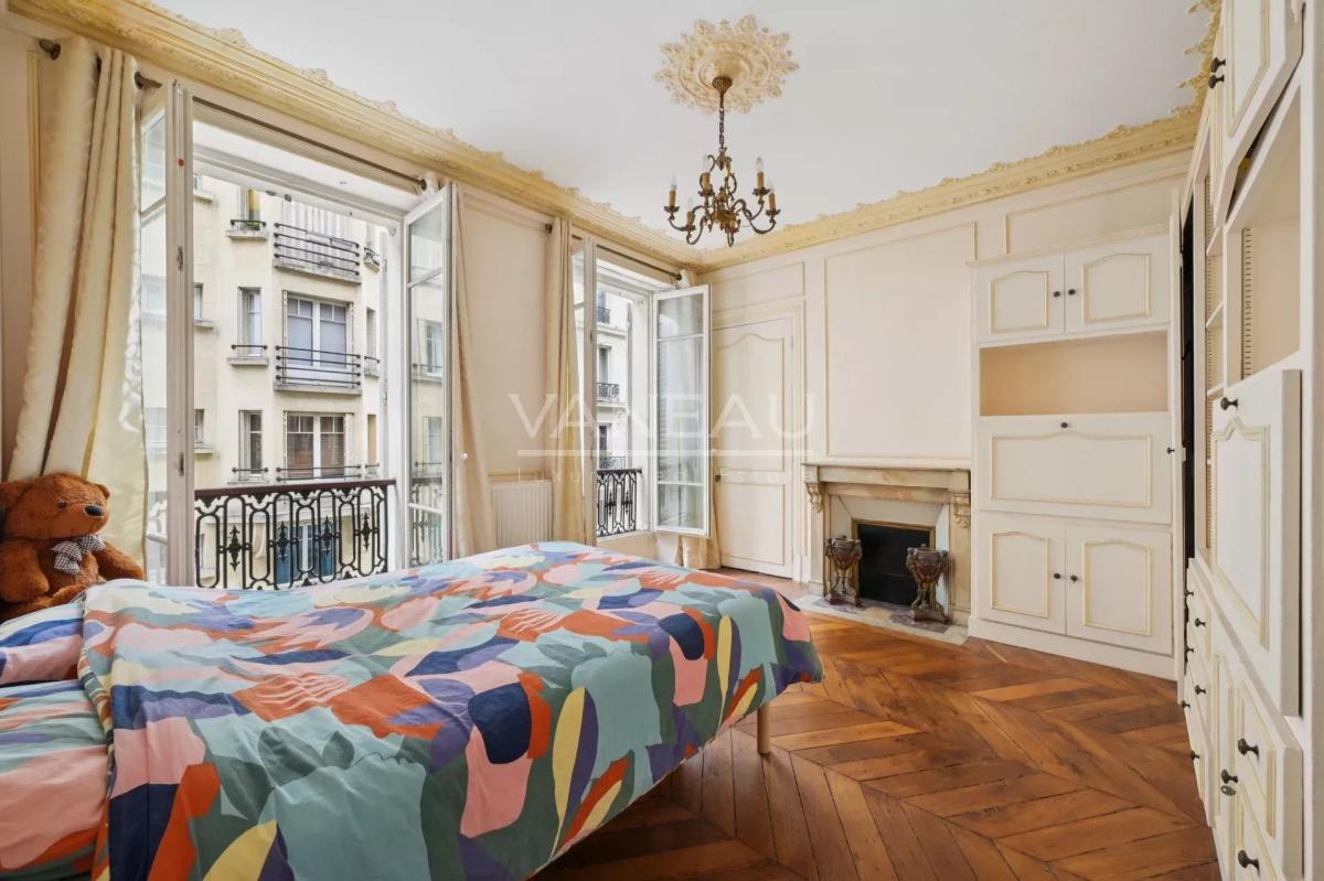 Paris IXème - Rue Mansart - Six pièces en triplex - Habitation e