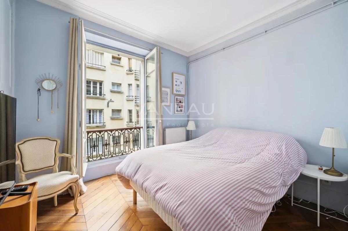 Paris IXème - Rue Mansart - Six pièces en triplex - Habitation e