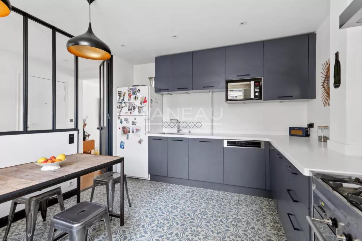 Paris XVIIIème - Grandes Carrières - Bel appartement de sept piè