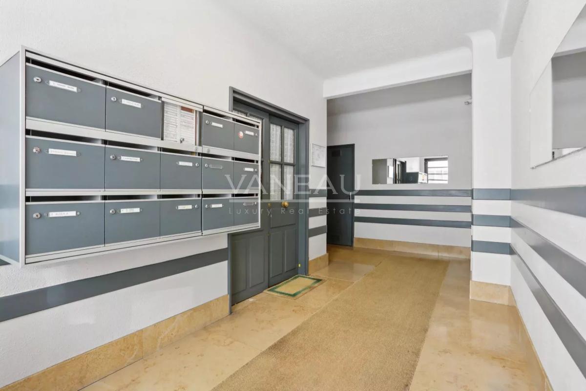 Paris XVIIIème - Grandes Carrières - Bel appartement de sept piè