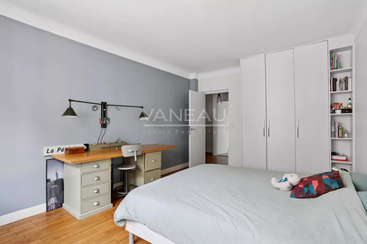 Paris XVIIIème - Grandes Carrières - Bel appartement de sept piè