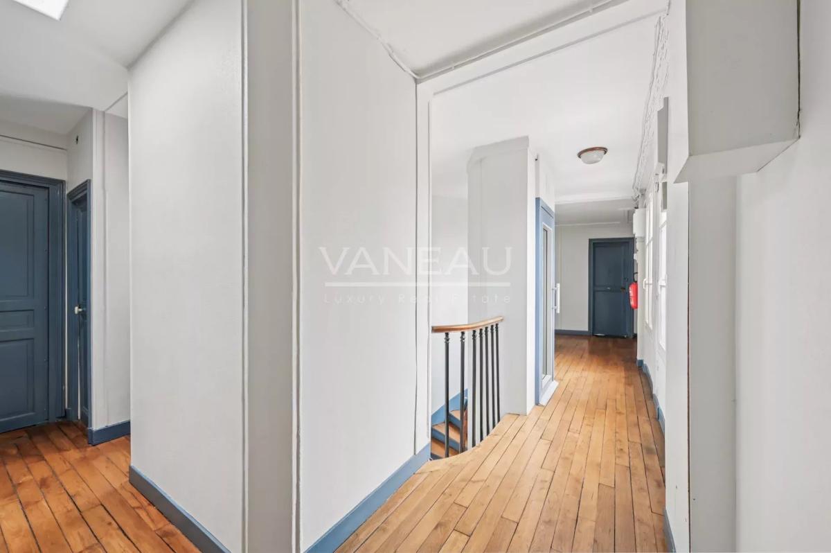 Paris XVe - Montparnasse - Appartement trois pièces en dernier é