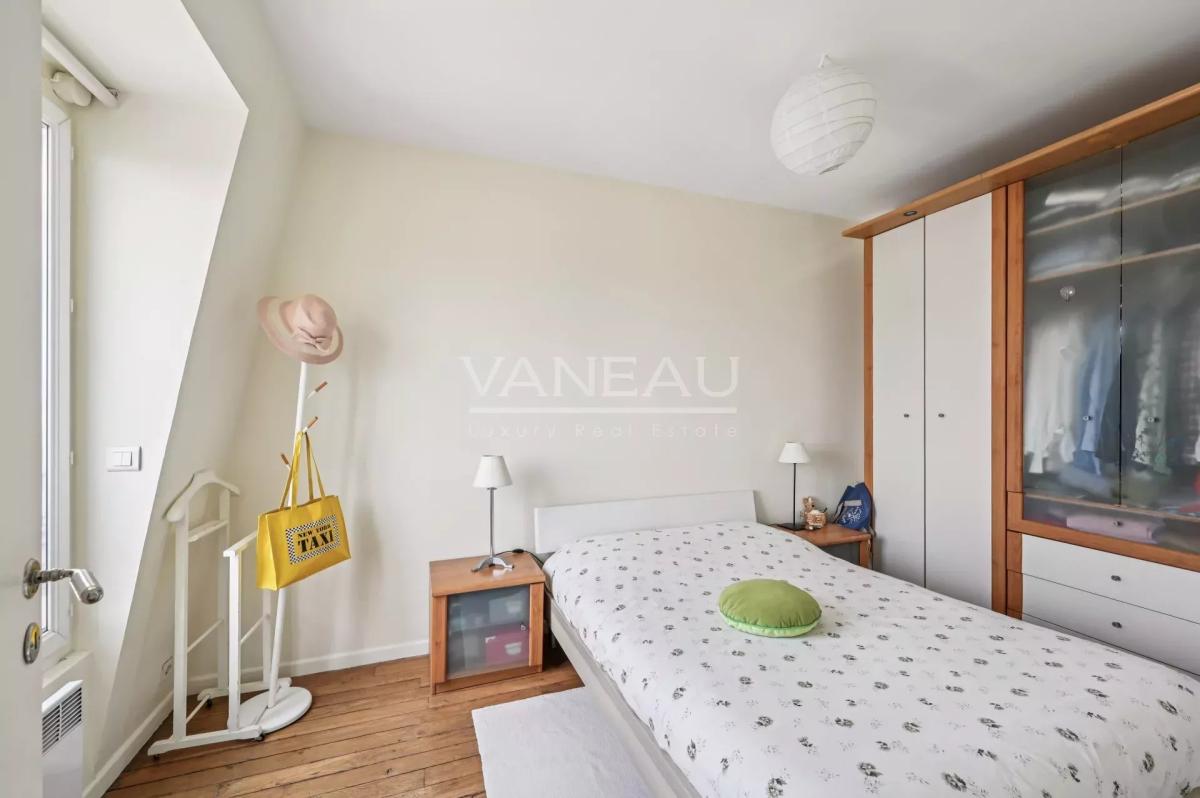 Paris XVe - Montparnasse - Appartement trois pièces en dernier é