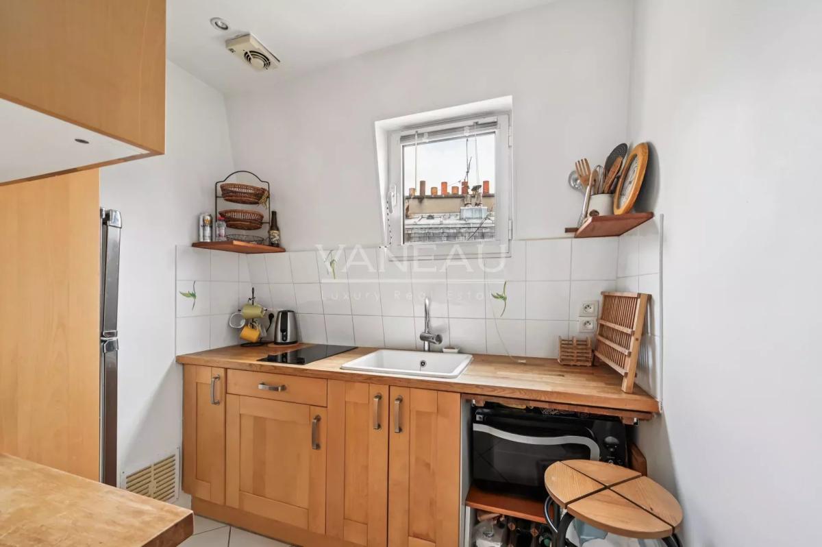 Paris XVe - Montparnasse - Appartement trois pièces en dernier é