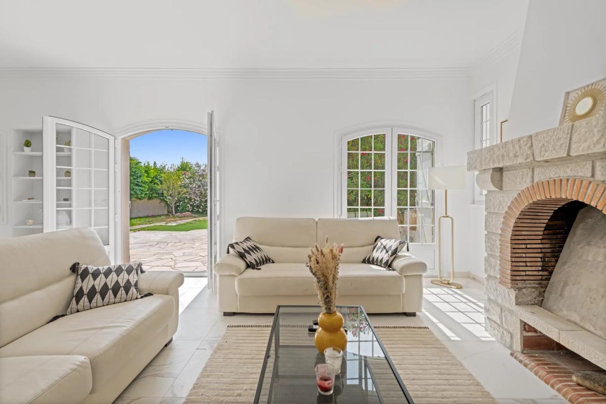 Mougins - Villa entièrement rénovée avec Tennis à vendre