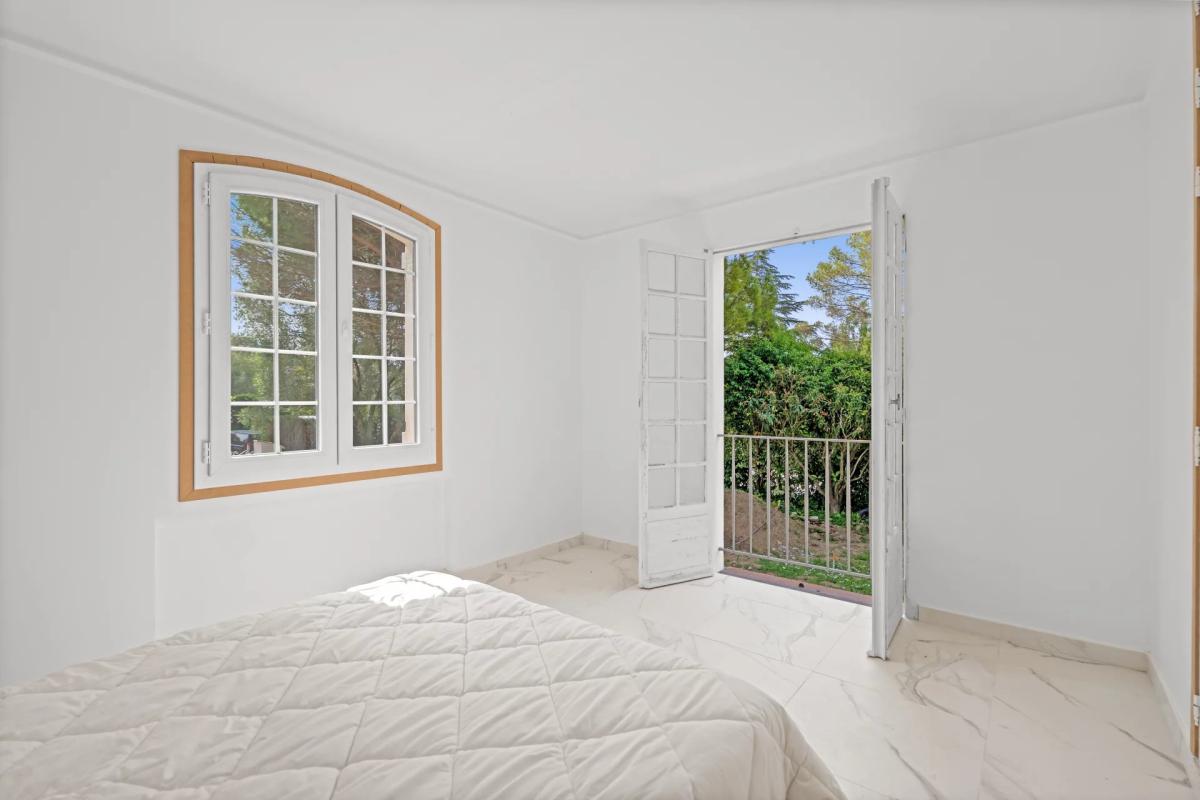Mougins - Villa entièrement rénovée avec Tennis à vendre