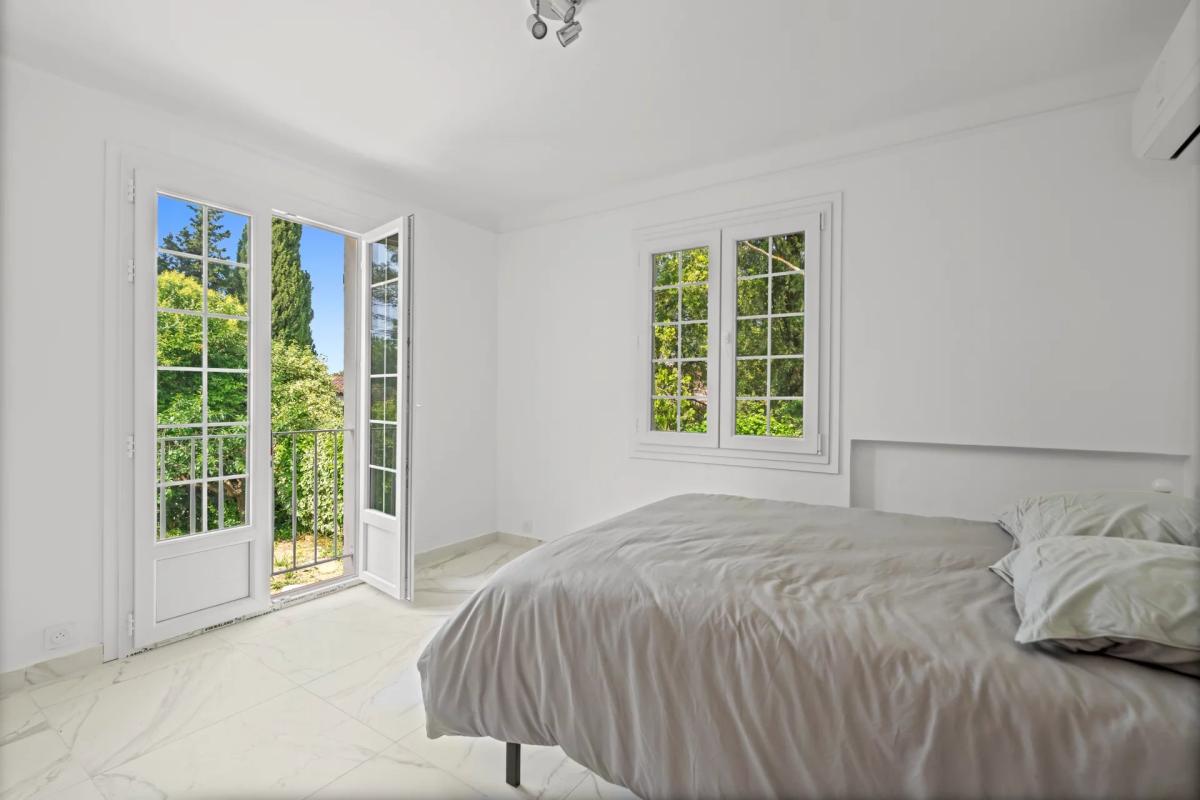 Mougins - Villa entièrement rénovée avec Tennis à vendre