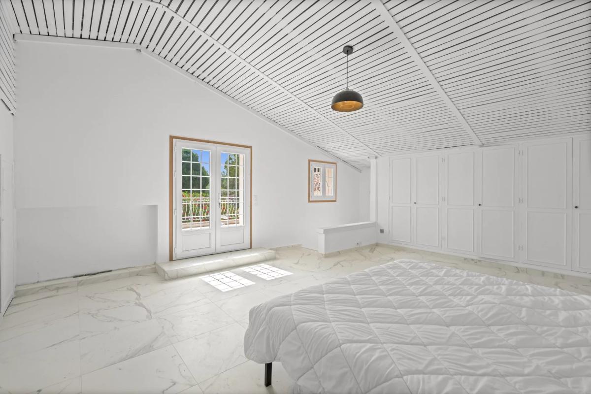 Mougins - Villa entièrement rénovée avec Tennis à vendre