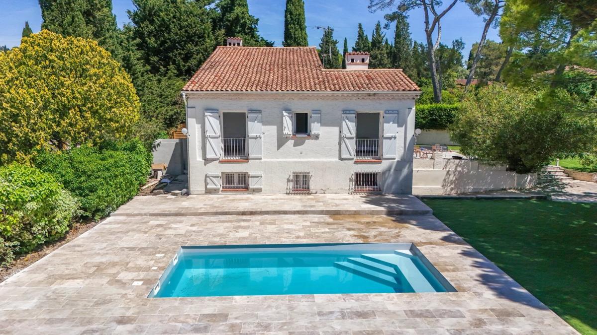 Exclusivité - Mougins - Villa rénovée Piscine Tennis à vendre