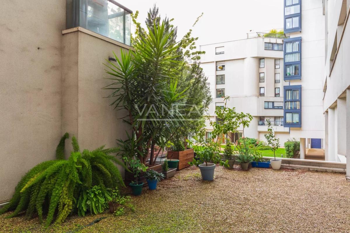 Paris XVe - Balard -  trois pièces en parfait état