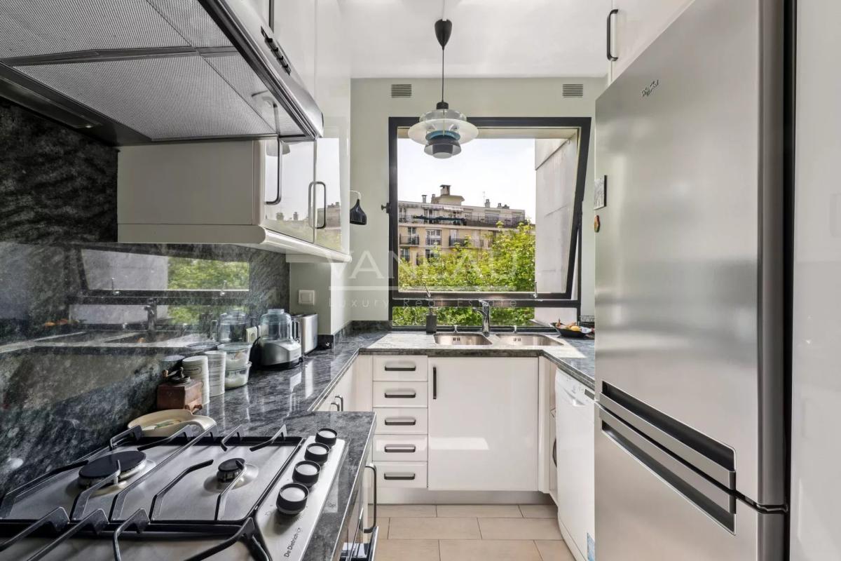 PARIS XVIe - Suchet - Raffet -  Etage élevé, vues dégagées.