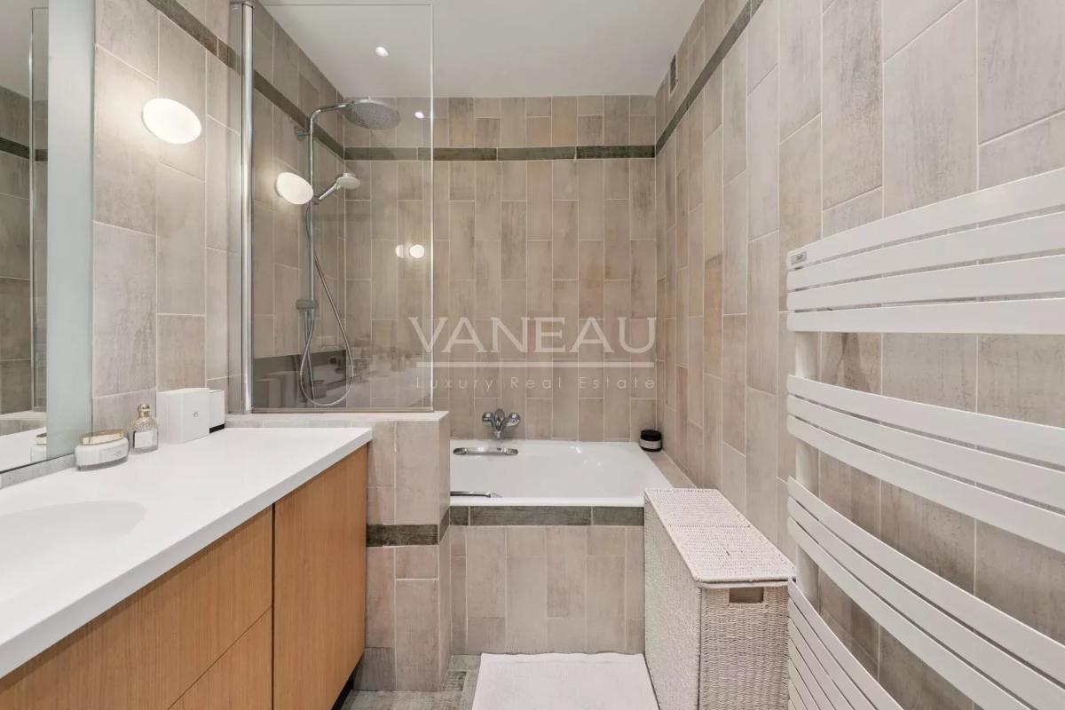 PARIS XVIe - Suchet - Raffet -  Etage élevé, vues dégagées.