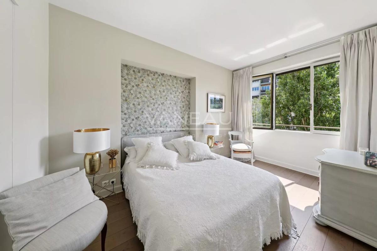 PARIS XVIe - Suchet - Raffet -  Etage élevé, vues dégagées.