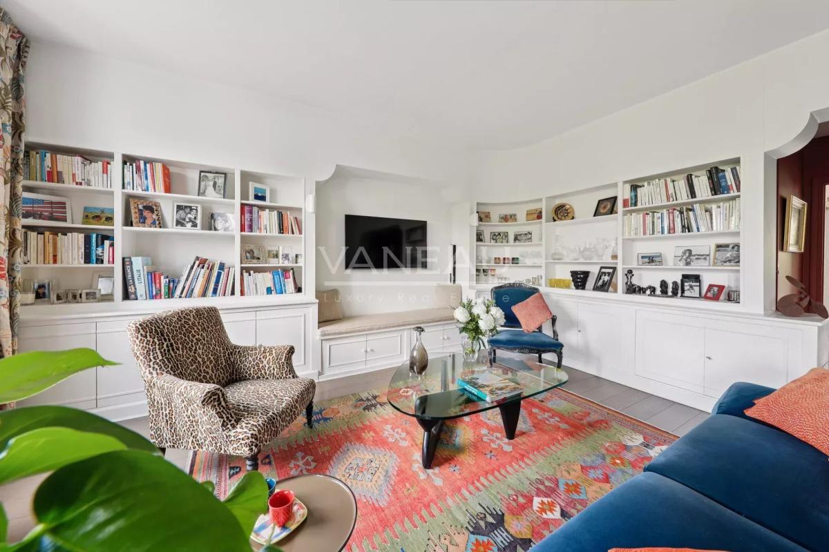 PARIS XVIe - Suchet - Raffet -  Etage élevé, vues dégagées.