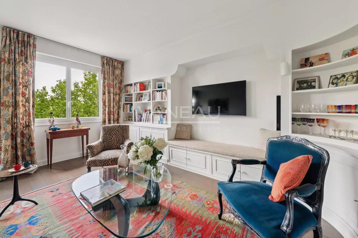 PARIS XVIe - Suchet - Raffet -  Etage élevé, vues dégagées.
