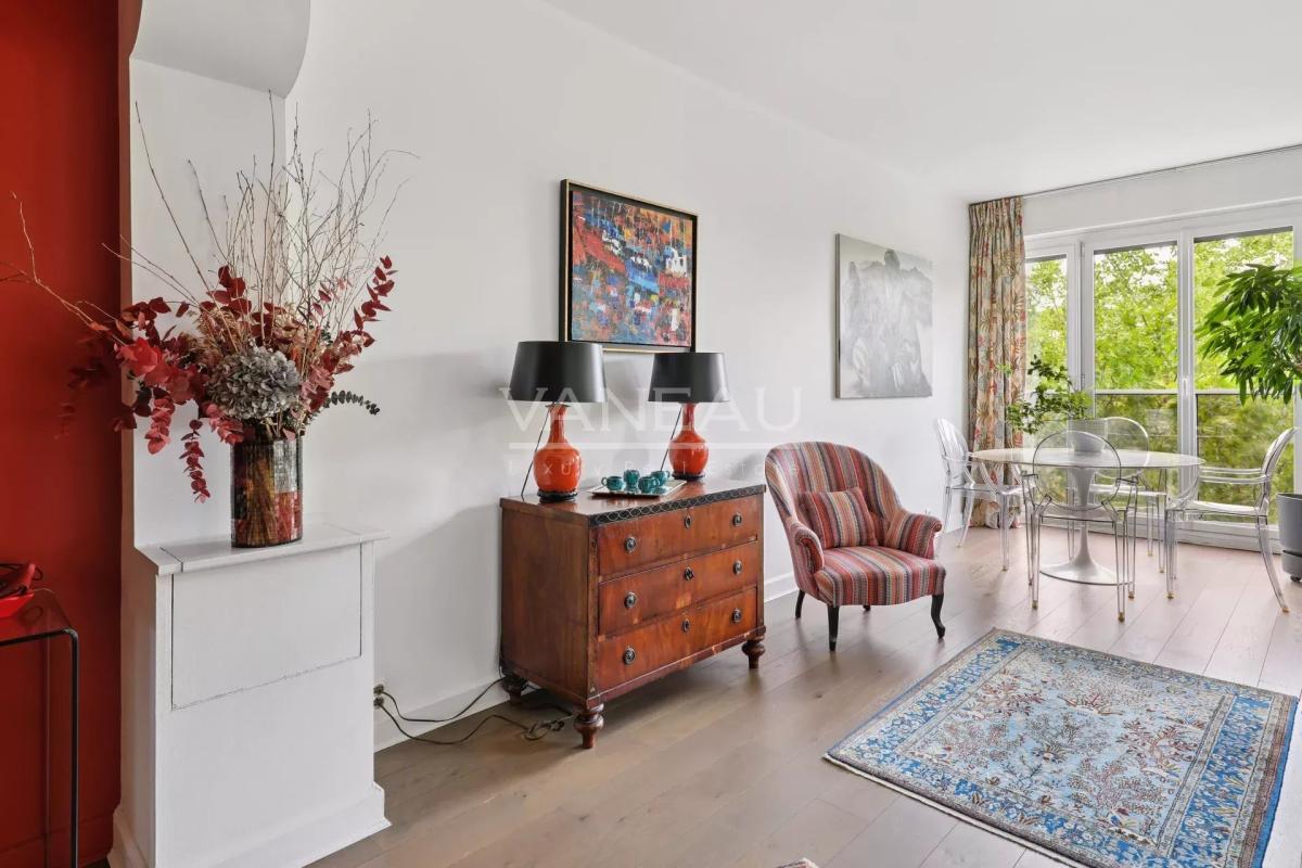 PARIS XVIe - Suchet - Raffet -  Etage élevé, vues dégagées.