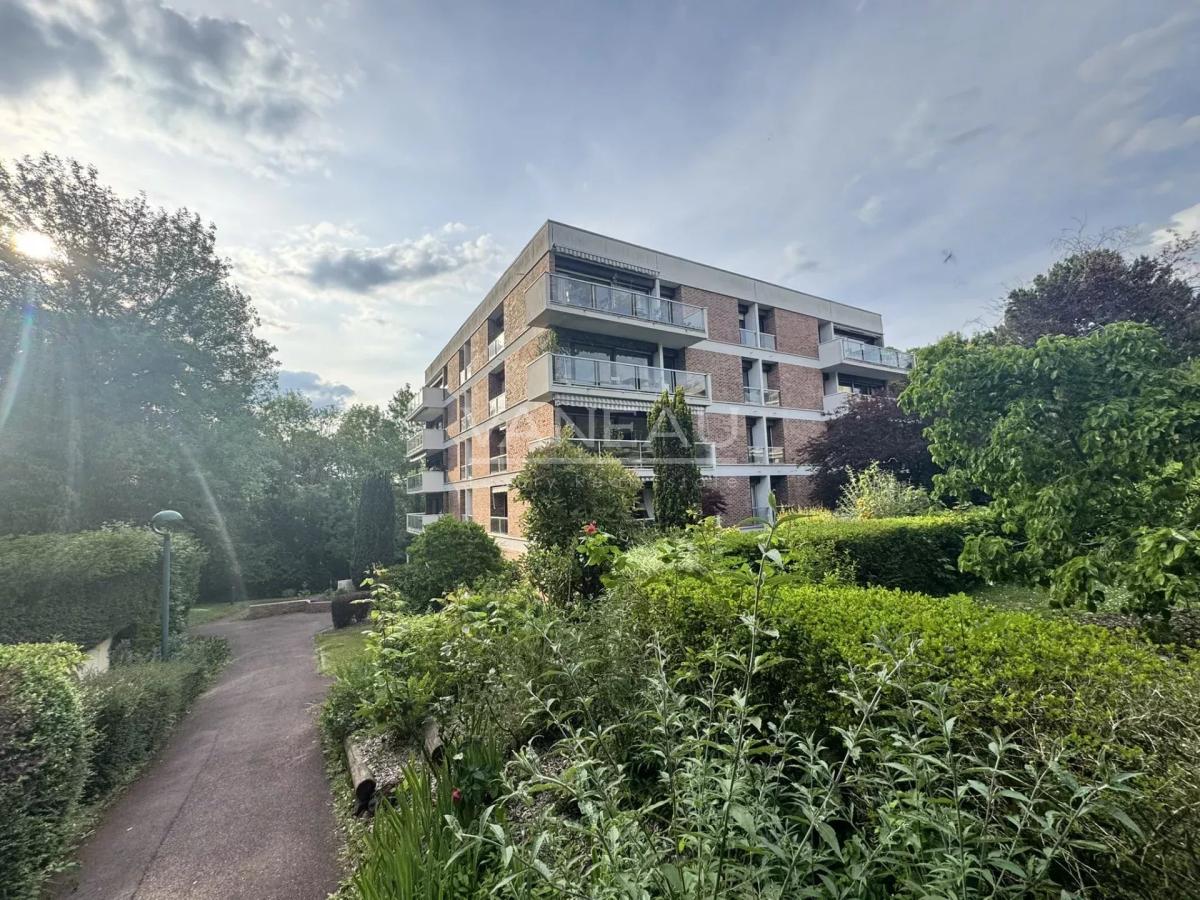 Jouy en Josas - Bel appartement familial - 3 chambres avec terra