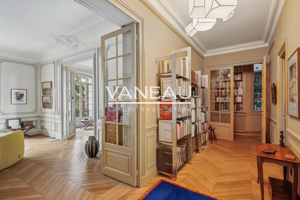 Appartement haussmannien d’exception – Square de la Tour Maubour