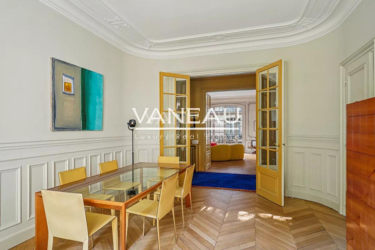 Appartement haussmannien d’exception – Square de la Tour Maubour