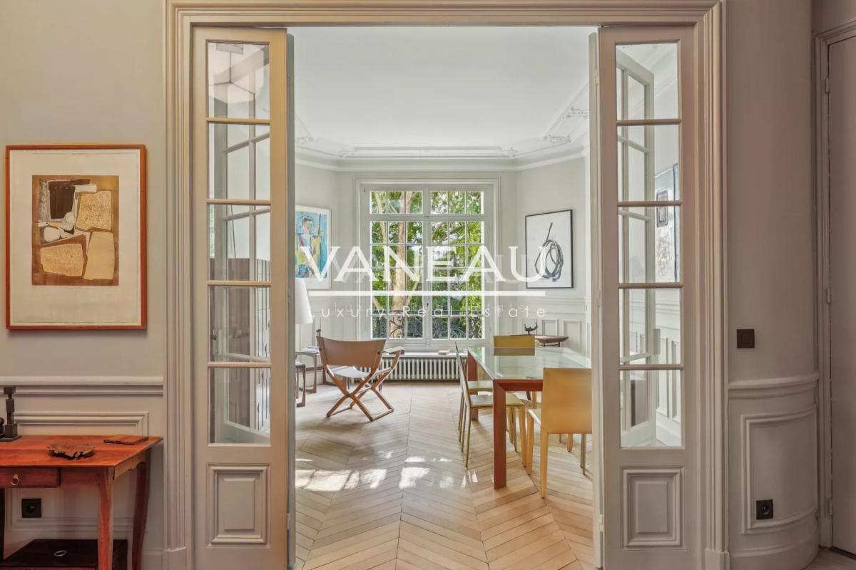 Appartement haussmannien d’exception – Square de la Tour Maubour