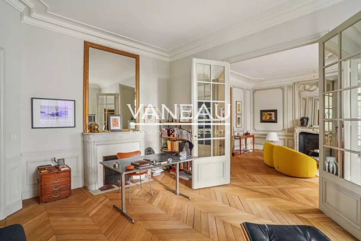 Appartement haussmannien d’exception – Square de la Tour Maubour