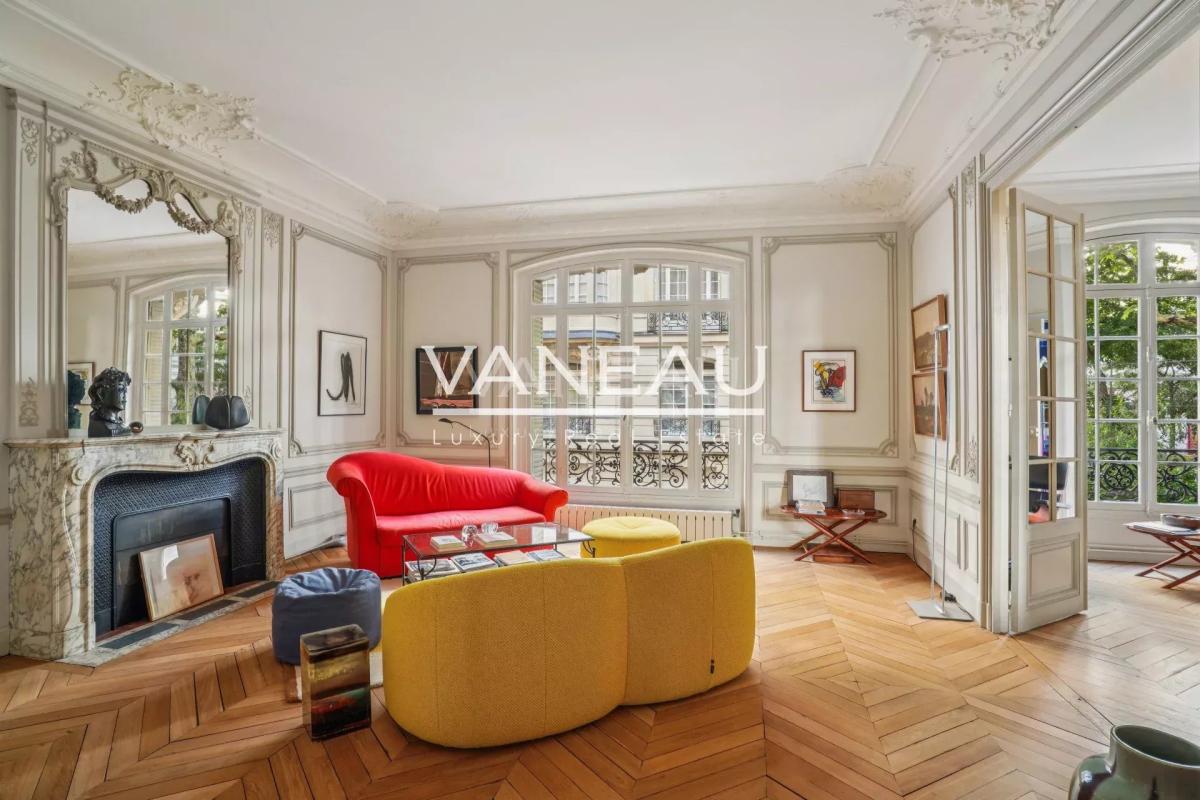 Appartement haussmannien d’exception – Square de la Tour Maubour