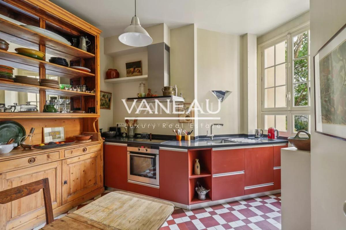 Appartement haussmannien d’exception – Square de la Tour Maubour