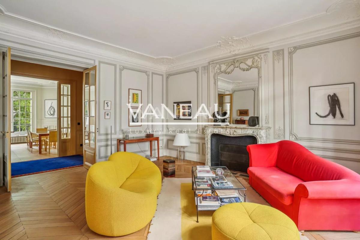 Appartement haussmannien d’exception – Square de la Tour Maubour