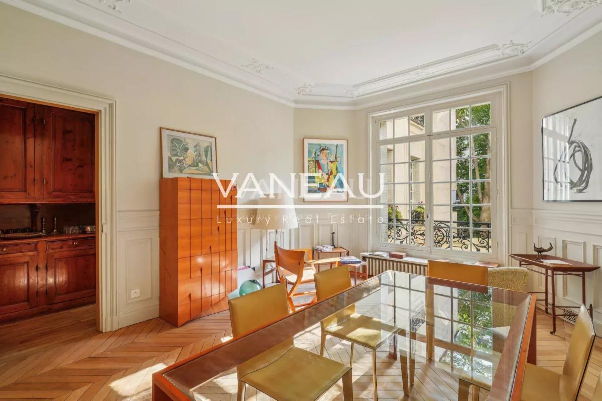 Appartement haussmannien d’exception – Square de la Tour Maubour
