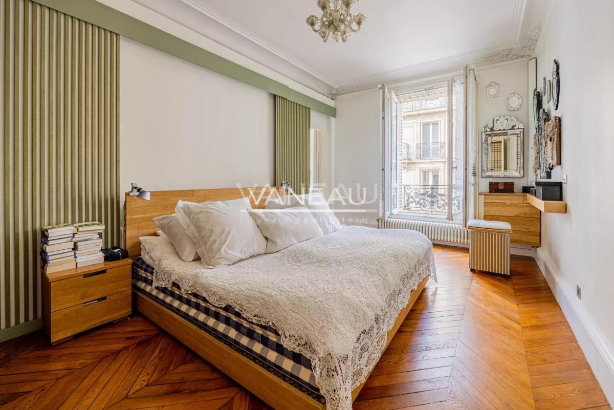 FAUBOURG DU ROULE - APPARTEMENT FAMILIAL