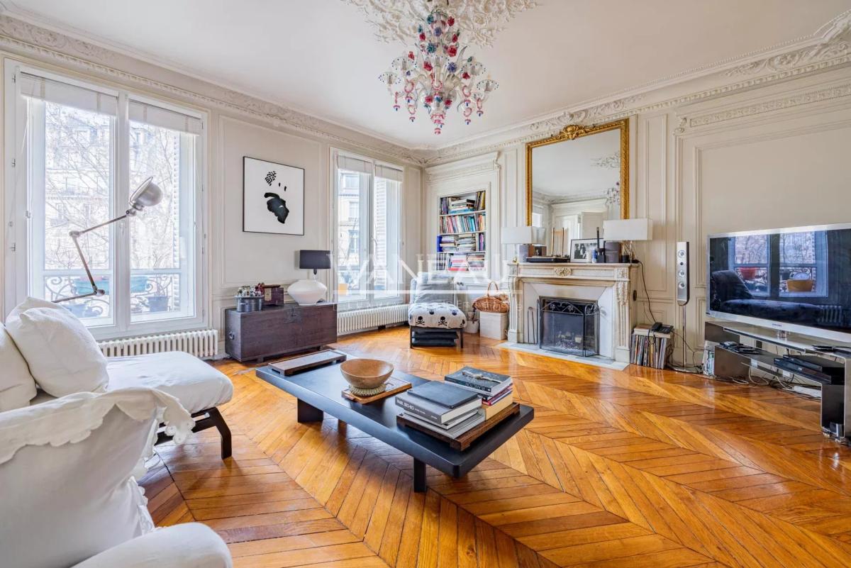 FAUBOURG DU ROULE - APPARTEMENT FAMILIAL